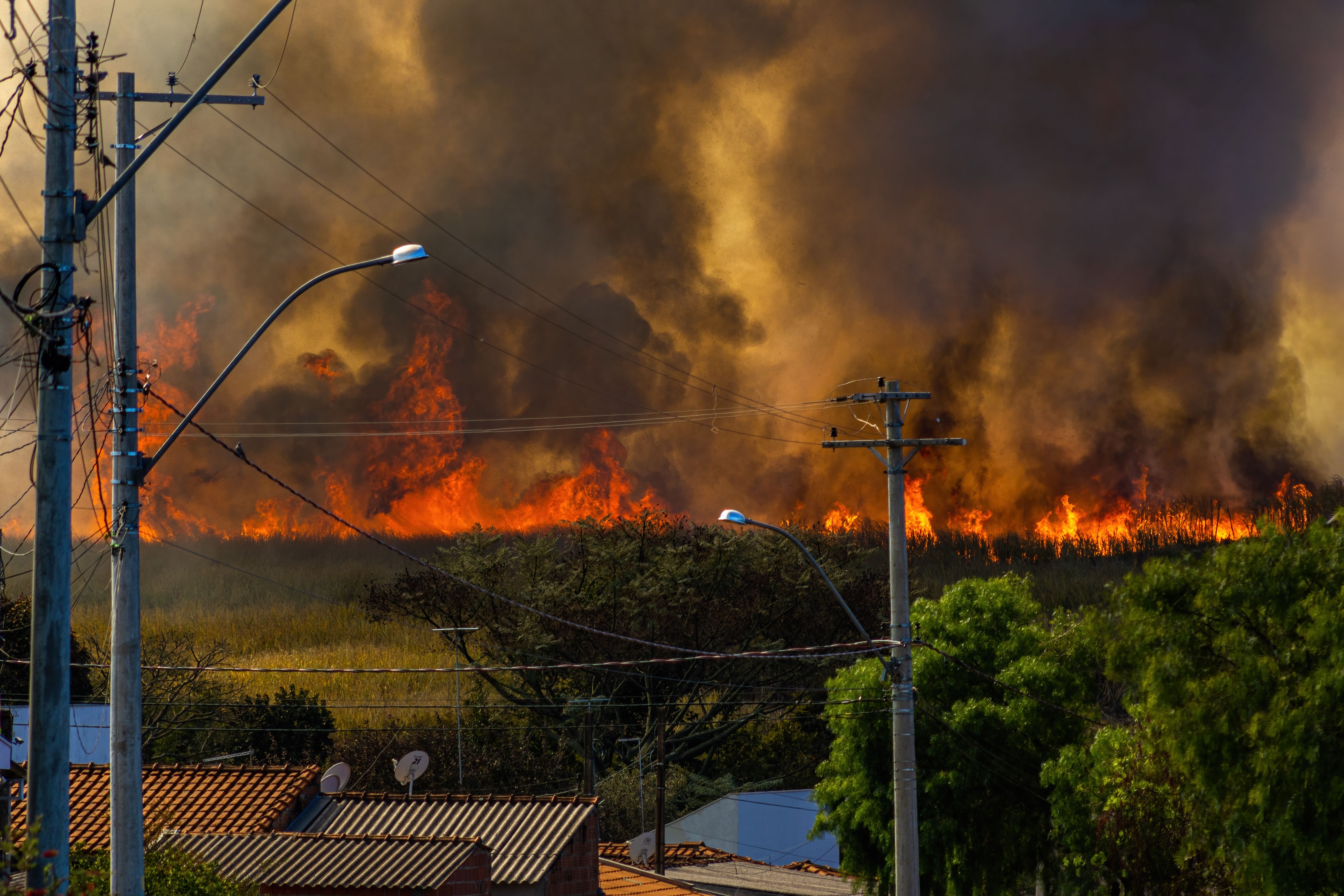 Wildfire%20burning%20near%20a%20residential%20area Wildfire burning near a residential area